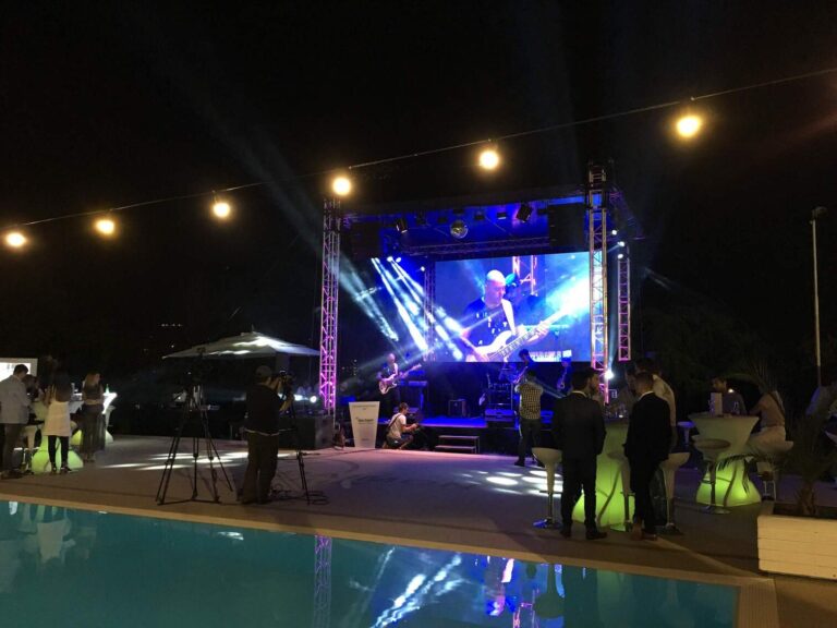petrecere_corporate_piscina